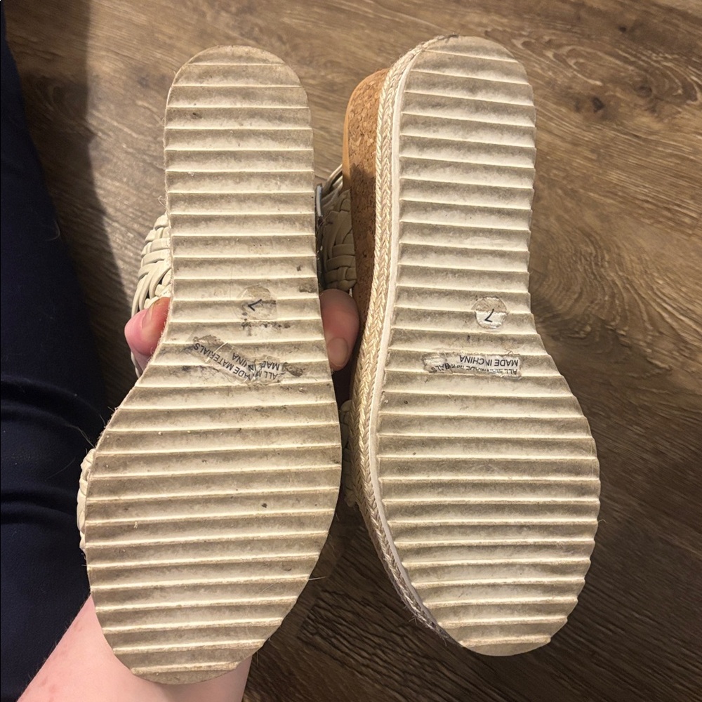 Woven DV Wedge Sandals - Picture 6 of 6